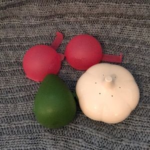 Lot of 4 Tupperware keepers